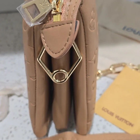 CAMEL Monogram Coussin - Picture 5 of 11